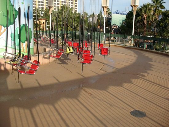 Aliphatic Polyurea for Themeparks